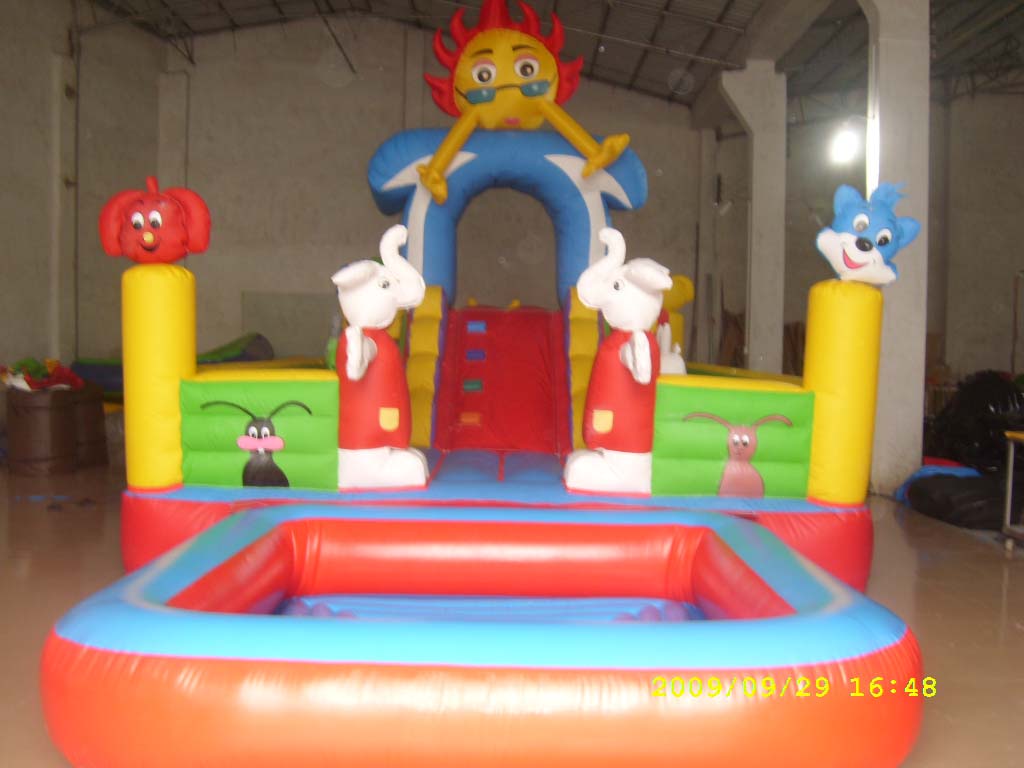 Inflatable amusement park