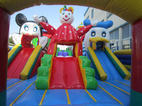 Inflatable amusement park