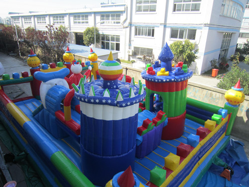 Inflatable amusement park