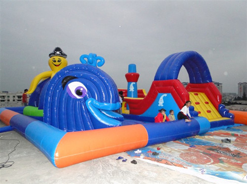 Inflatable amusement park