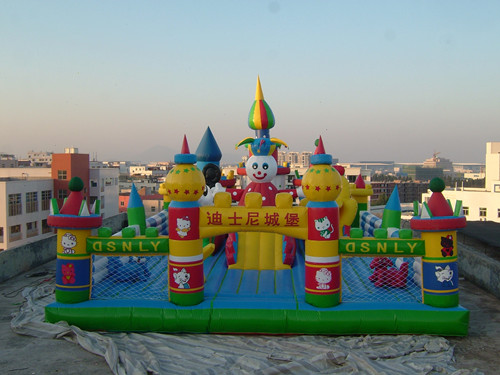 Inflatable amusement park