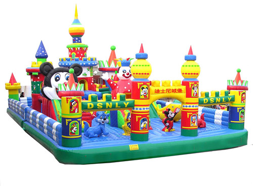 Inflatable amusement park