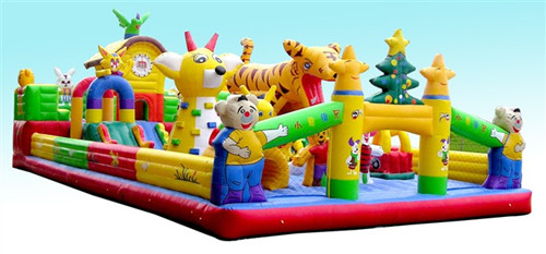 Inflatable amusement park