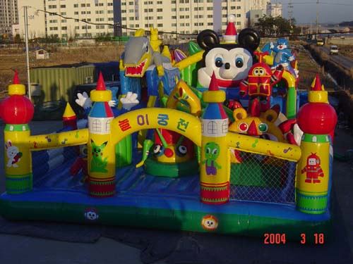 outdoor inflatable amusement park for kids