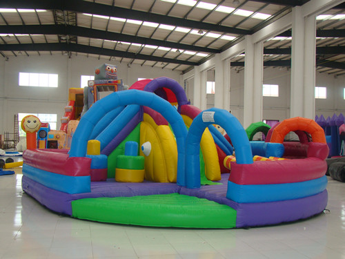 Inflatable amusement park