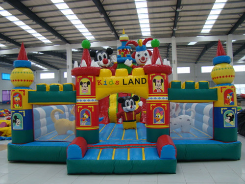 Inflatable amusement park